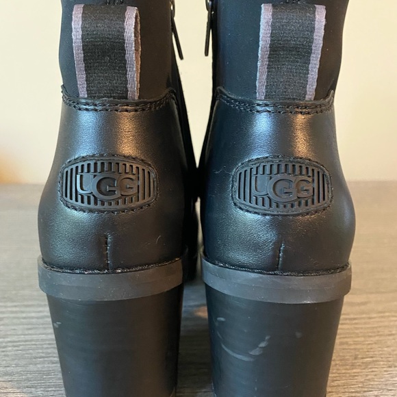 Size 7 UGG Amathea waterproof boots - Picture 4 of 6